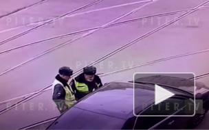 На видео попало задержание водителя авто на углу Садовой и Инженерной