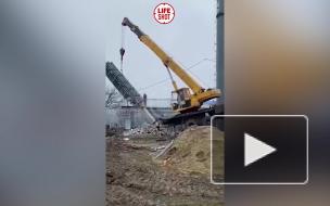 В Краснодарском крае упавший подъемный кран насмерть придавил рабочего