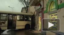 В Москве рейсовый автобус врезался в дом: четверо пострадавших