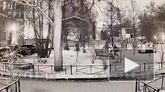 Неизвестный ограбил женщину на Школьной улице