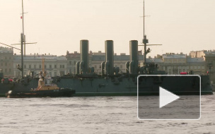 Легендарная "Аврора", накренившись, снялась с вечного прикола