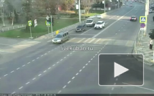 Шокирующее видео: в Краснодаре LADA снесла забор и сбила двух пешеходов