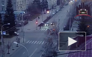 Видео из Красноярска: Автоледи пронеслась на "красный" и стала причиной тройной аварии