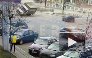 Момент ДТП у Торжковского рынка попал на видео 