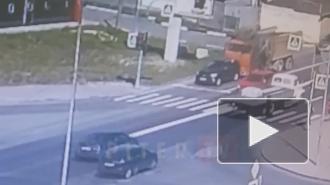 Видео: резкое торможение авто в Приморском районе привело к "грязному" ДТП