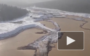 МЧС показало с воздуха район прорыва дамбы в Красноярском крае