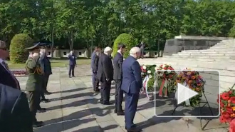 Посол Украины отдельно возложил венки к мемориалу в Берлине