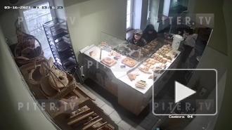 Молодые петербуржцы ограбили пекарню на Индустриальном