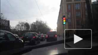 На проспекте Медиков радуга из светофоров