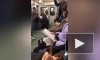 Видео: леопардовая змея прокатилась в метро Петербурга