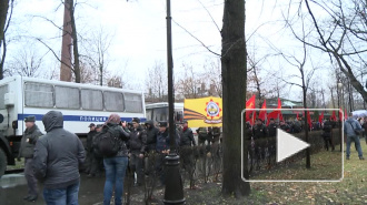 "Русский марш" в Петербурге идет под дождем