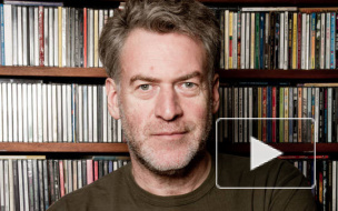 В прямом эфире на канале Piter.TV журналист и музыкальный критик Артемий Троицкий