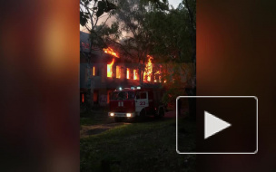 Ночью в Приморском районе тушили заброшенную военную часть