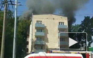 В Москве горит жилой дом