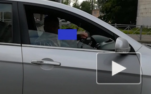 Агрессивный отец из Петербурга управлял машиной с малышом на коленях Агрессивный отец из Петербурга управлял машиной с малышом на коленях