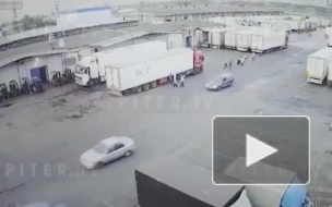Момент ДТП на Софийской овощебазе попал на видео