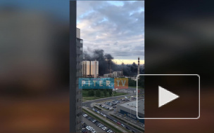 К ликвидации пожара на стройке в Невском районе привлекли 99 спасателей и 30 единиц техники