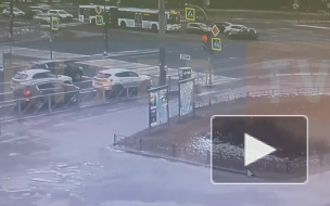 Водитель "Убера" снес светофор на Гражданском проспекте