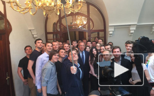 Сергей Лавров сделал свое первое селфи с помощью селфи-палки