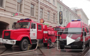 Из-за пожара в военном общежитии в Кронштадте 26 человек провели ночь на улице
