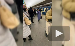 На станции метро "Пионерская" неизвестный распылил перцовый баллончик