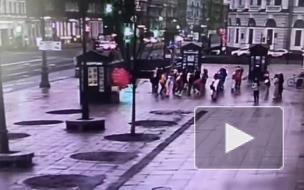 Петербуржцы провели массовую зарядку на Невском