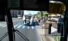 На проспекте Ветеранов подростки-зацеперы бесплатно прокатились на лесенке троллейбуса