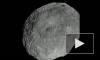На снимках с астероида Веста заметили "космического снеговика"