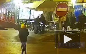 Ночная потасовка на Думской улице в Петербурге попала на видео