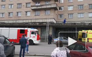 На Бухарестской улице пожилой мужчины выпал из окна