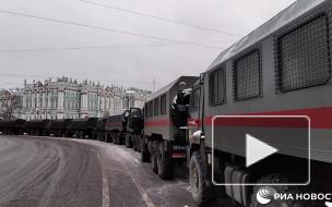 В Петербурге перед митингом перекрыли Дворцовую площадь