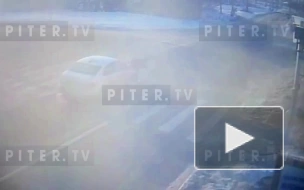 Видео: машина сбила женщину на пешеходном переходе в Невском районе