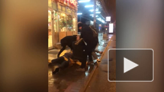 Видео: в маршрутке на Ветеранов произошла массовая драка и разбили стекло