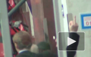 Генменеджер хоккейного ЦСКА показал неприличный жест