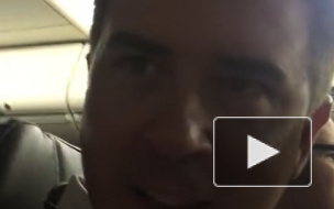 "What?!": пилот самолета сообщил мужчине о беременности жены 