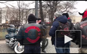 Дед Мороз на байке проехал по центру Петербурга 