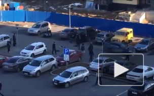 Очевидцы сняли на видео массовую драку мигрантов в Колпине