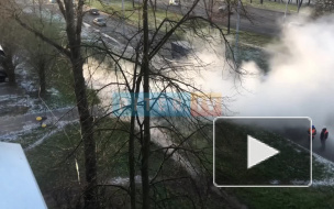 Видео: на Маршала Жукова прорвало трубу