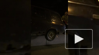 "Жигули" попытались въехать на Октябрьскую набережную. Автомобиль пропал с радаров