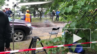 Во Всеволожске иномарку кинули в яму ради искусства 