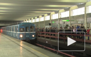  На станции метро "Площадь Александра Невского" ловили буйного мужчину с острым психозом