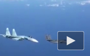 Видео: Су-27 отогнал наглый истребитель НАТО от правительственного самолета