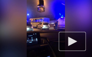 На Лесном проспекте пассажир "БМВ" вылетел в лобовое стекло из-за аварии