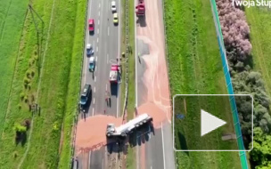 Шоколадные реки парализовали движение в Польше