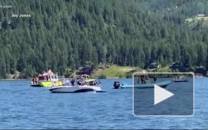 В США два небольших самолета столкнулись над озером