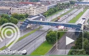 Видео: В Москве при столкновении "Газели" и автобуса с пассажирами погибла женщина и 7 человек пострадали