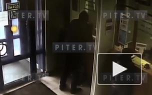 На проспекте Испытателей грабитель ворвался в офис Петроэлектросбыта