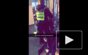 В сети появилось видео, как пьяный несовершеннолетний избил пожилого полицейского