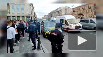 В Петербурге задержали уличного музыканта после исполнения песни про полицию