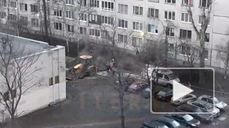 Во Фрунзенском районе очередной прорыв. Кипятком залило весь двор 